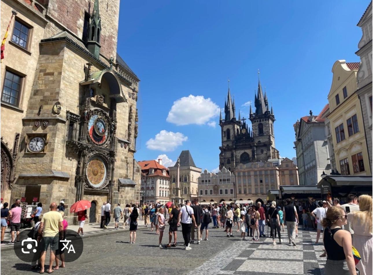 Star 2 * Prague